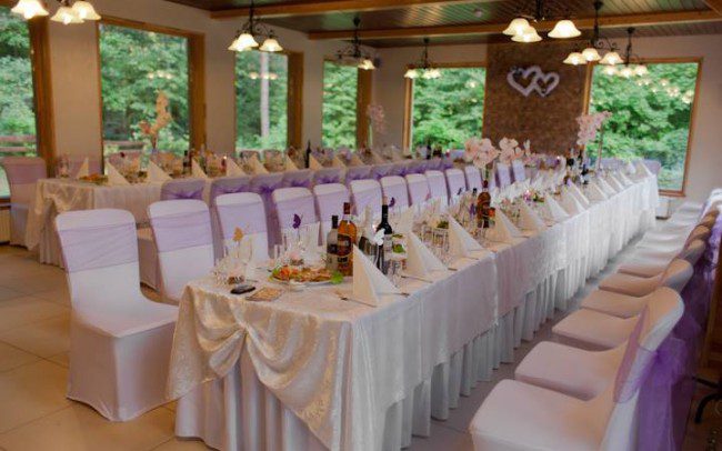 Šventinis vestuvių stalas